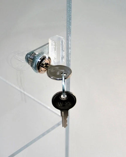 خزانة عرض أزار أكريليك قابلة للقفل، تُوضع على سطح الطاولة، بثلاثة أرفف، عرضها 12.375 بوصة. 